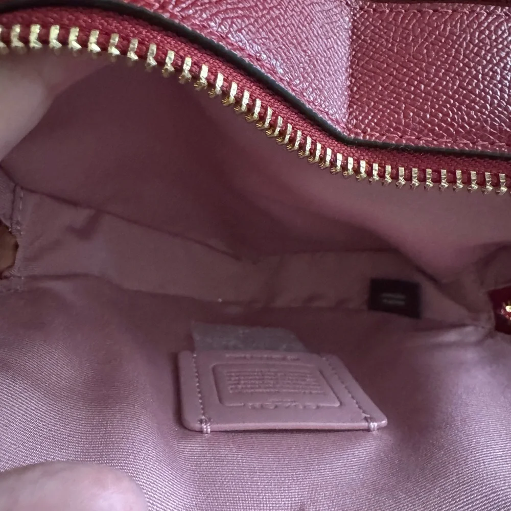 Coach Heart-Shaped Pink Crossbody Bag with Gold Accents - Picture 6 of 10